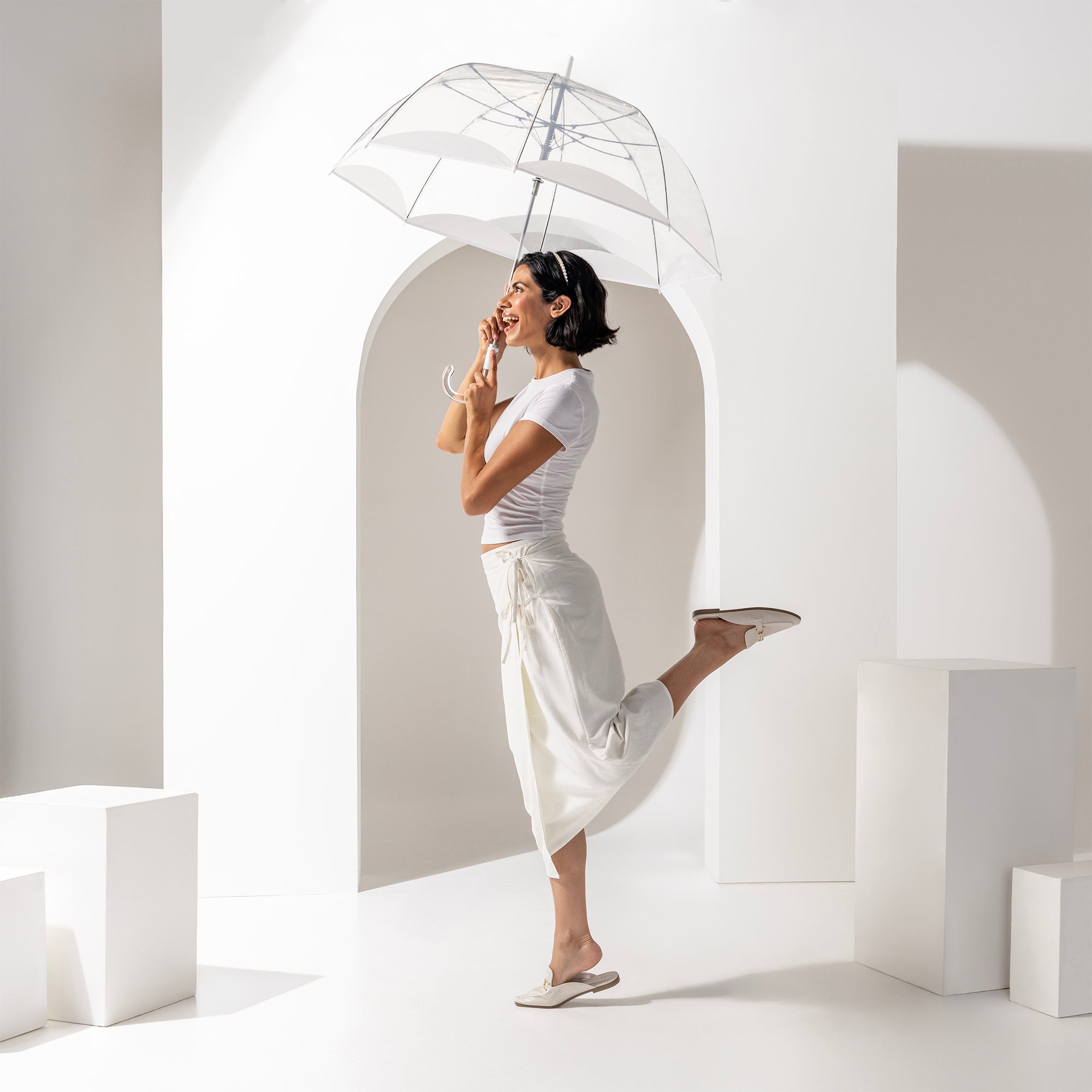 Scallop Bubble Wedding Umbrella - Clear Canopy, Elegant Trim